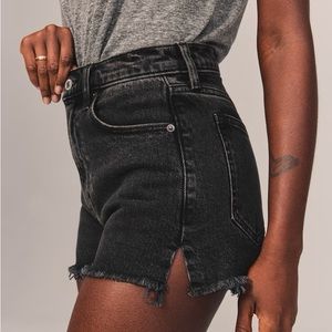 A&F High Rise Mom Short Size 8/29